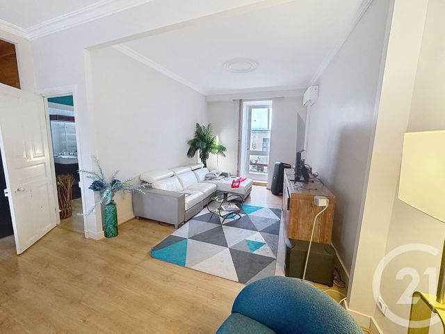 Appartement T6 à vendre - 5 pièces - 116.85 m2 - LANDIVISIAU - 29 - BRETAGNE - Century 21 Agence Du Léon