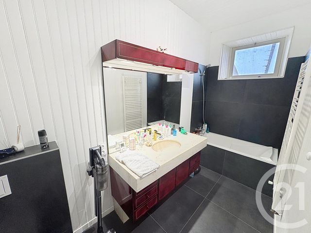 Appartement T6 à vendre - 5 pièces - 116.85 m2 - LANDIVISIAU - 29 - BRETAGNE - Century 21 Agence Du Léon